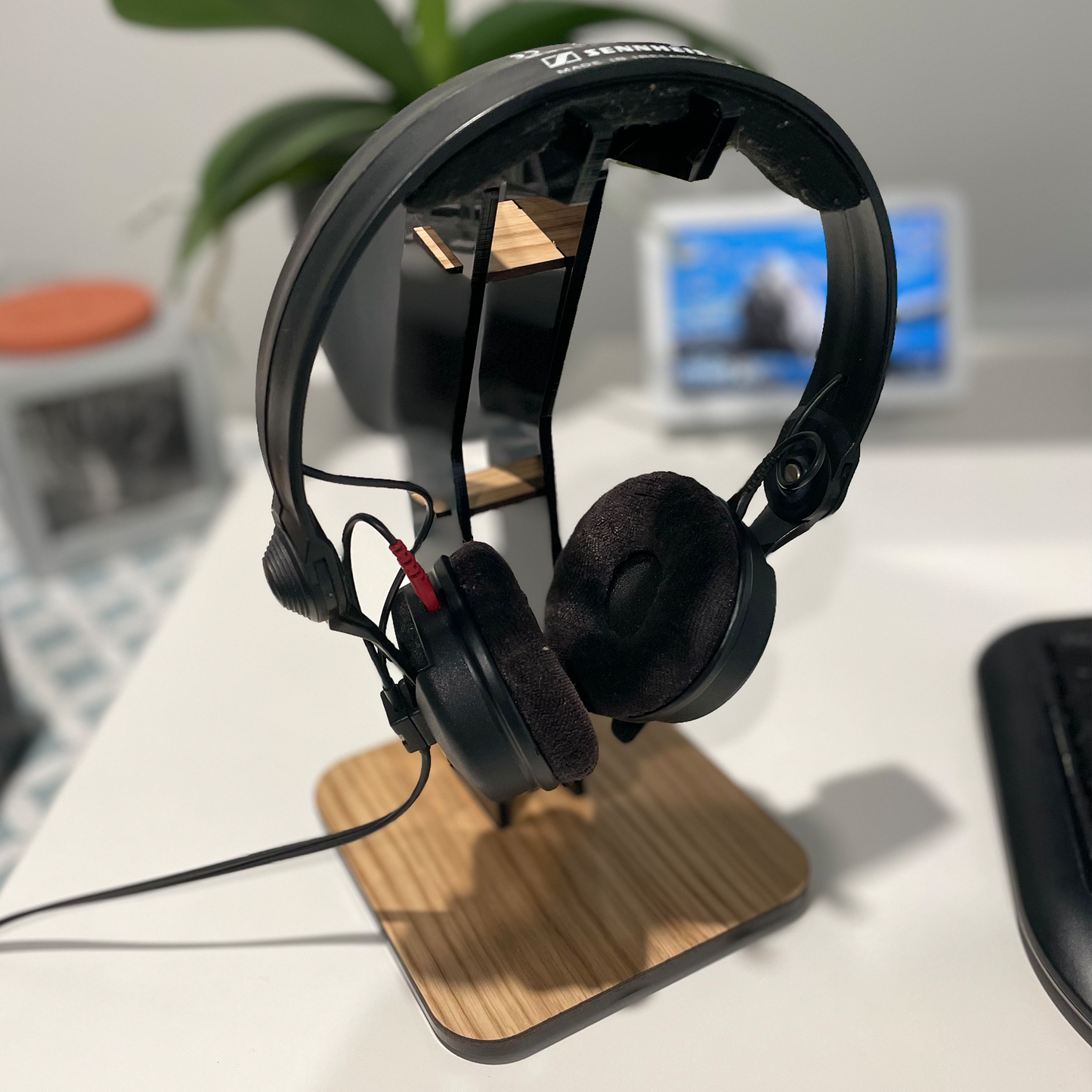 Headphone stand