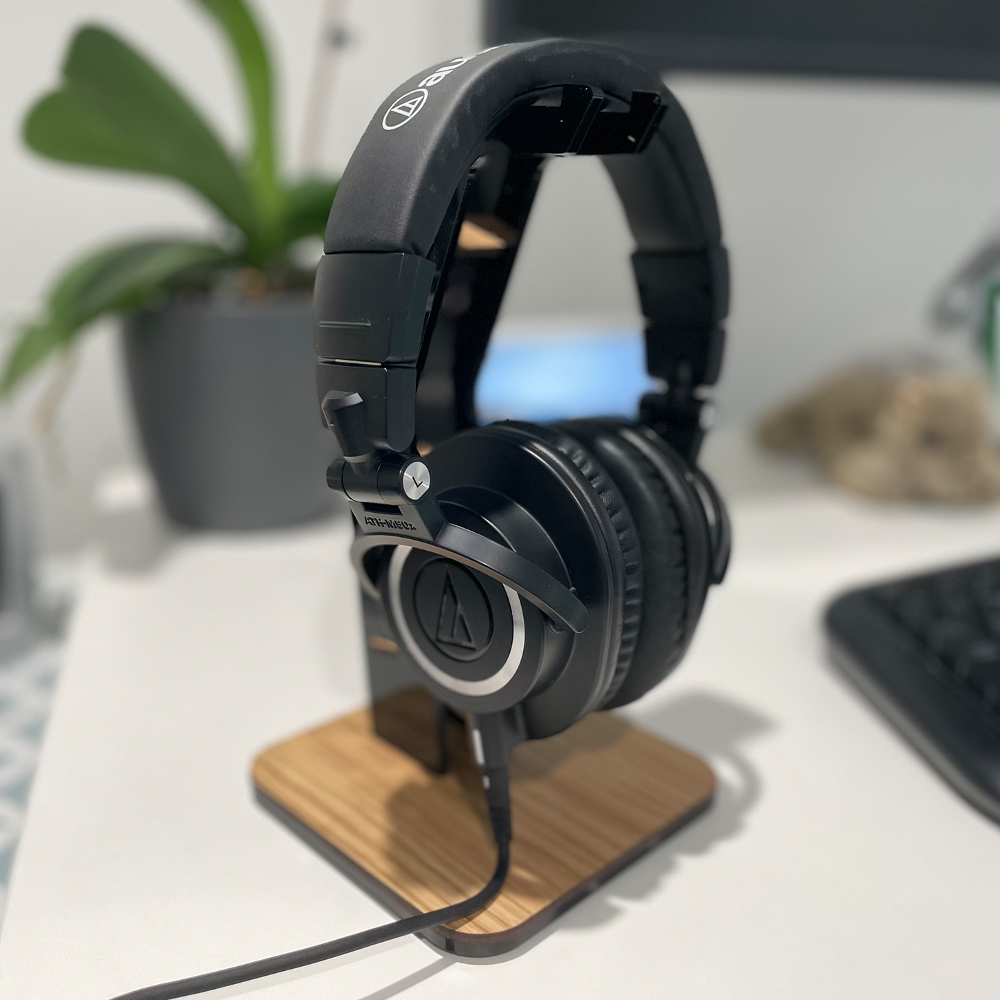 Headphone stand
